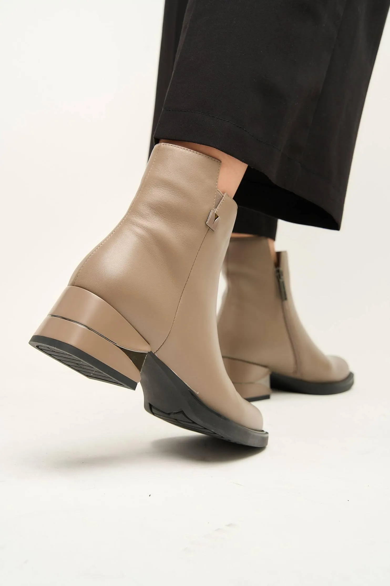 Alisma Beige