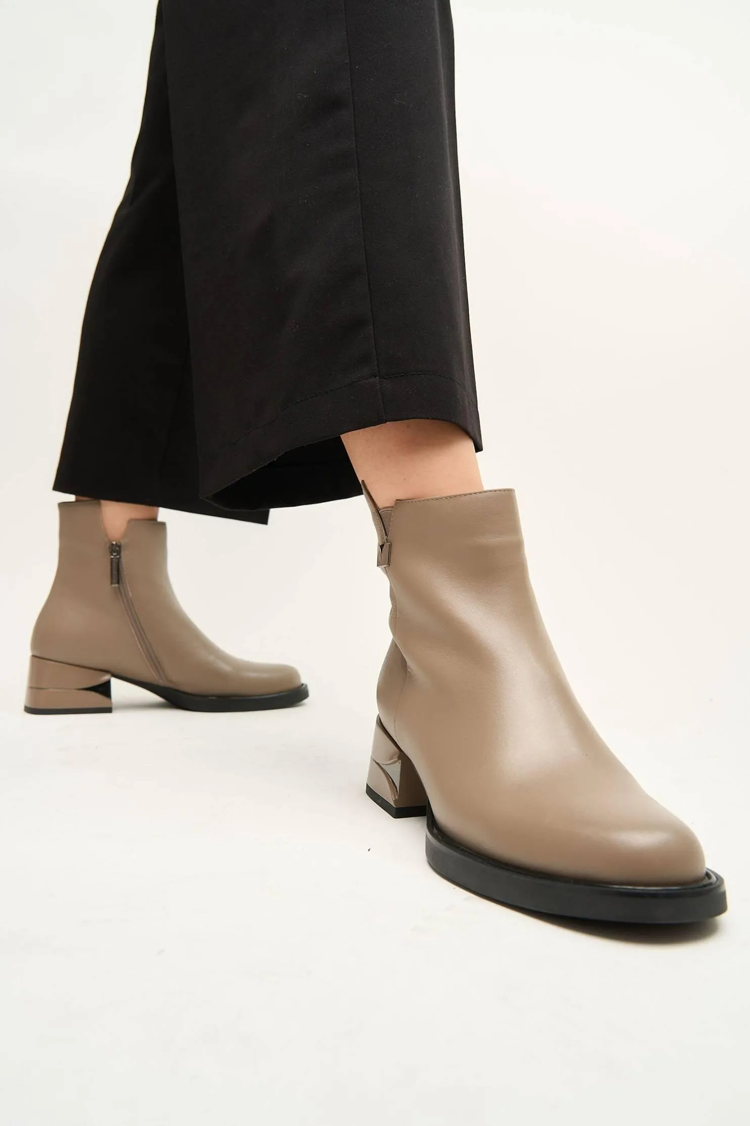 Alisma Beige